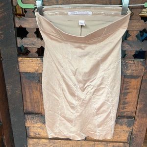 Strapless body sculpt wear.